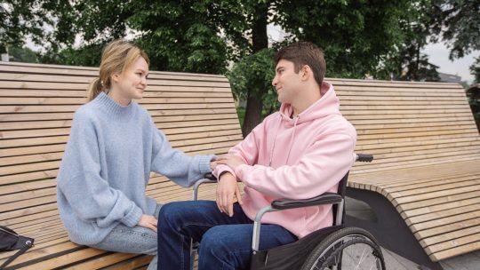 Que choisir entre un fauteuil roulant électrique pliable ou non pliable ?